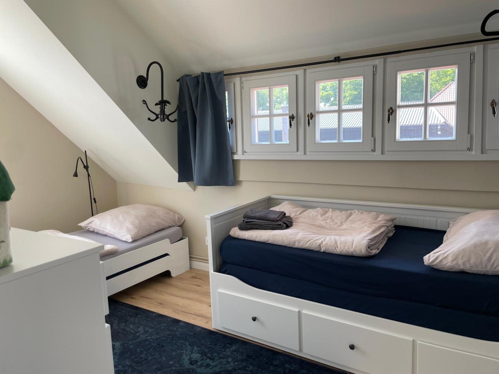 Luxus Lindenhof Apartments -Ferienwohnungen In Friesland An Der Nordsee Am Naturschutzgebiet Urwald Neuenburg  Room photo