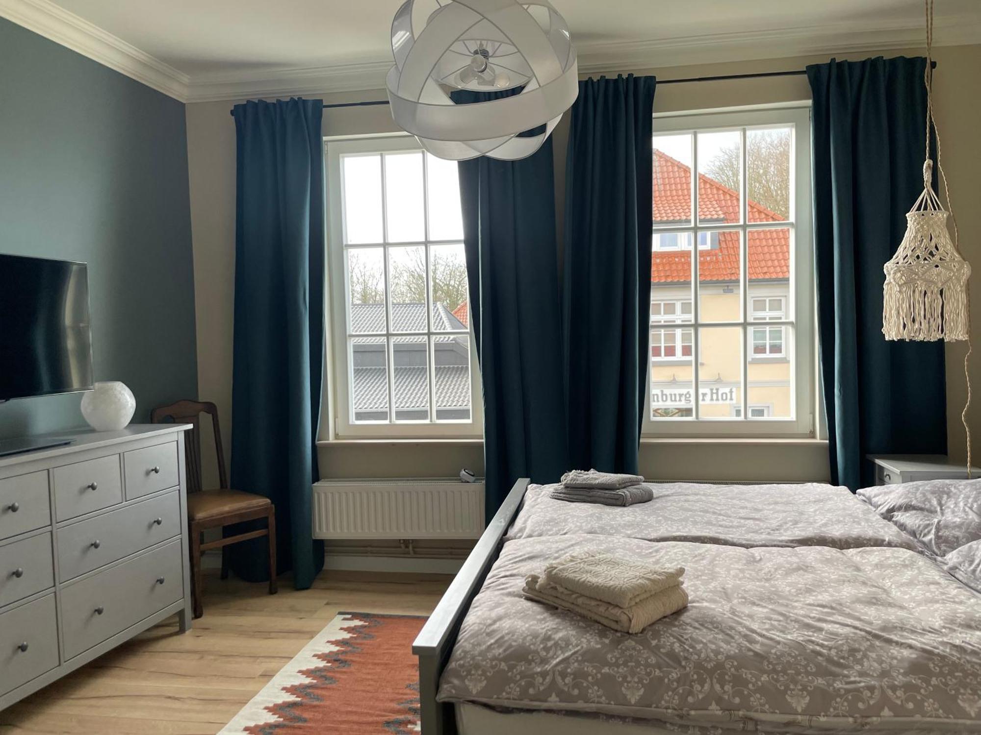 Luxus Lindenhof Apartments -Ferienwohnungen In Friesland An Der Nordsee Am Naturschutzgebiet Urwald Neuenburg  Room photo