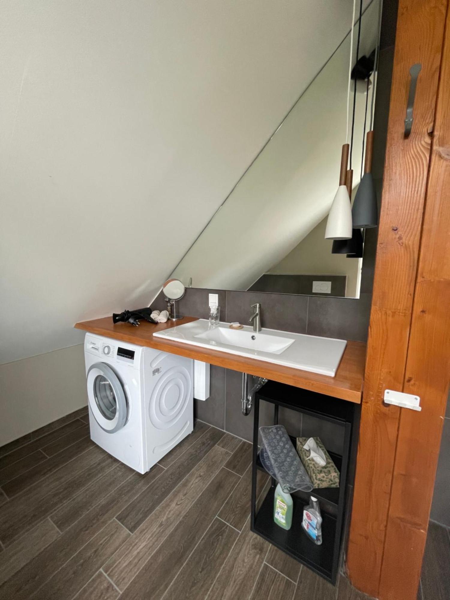 Luxus Lindenhof Apartments -Ferienwohnungen In Friesland An Der Nordsee Am Naturschutzgebiet Urwald Neuenburg  Room photo